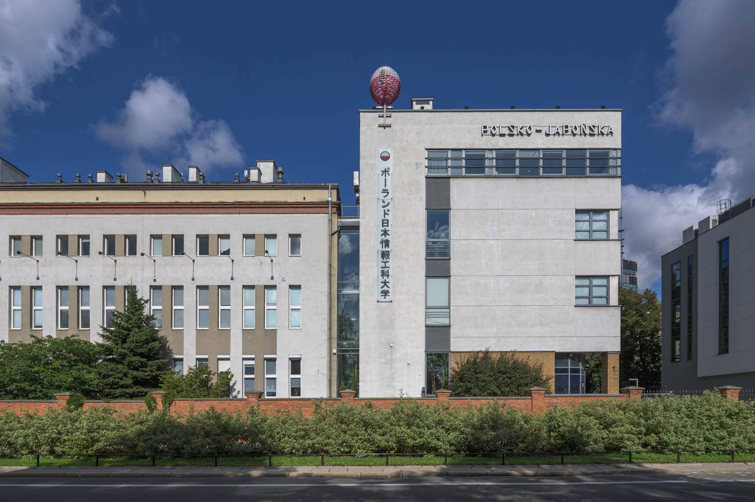 Zdjęcie architektury budynku Polsko-Japońska Akademia Technik Komputerowych